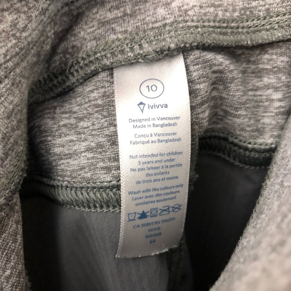 *Small flaw Ivivva by Lululemon Live to Move crop - Picture 11 of 12